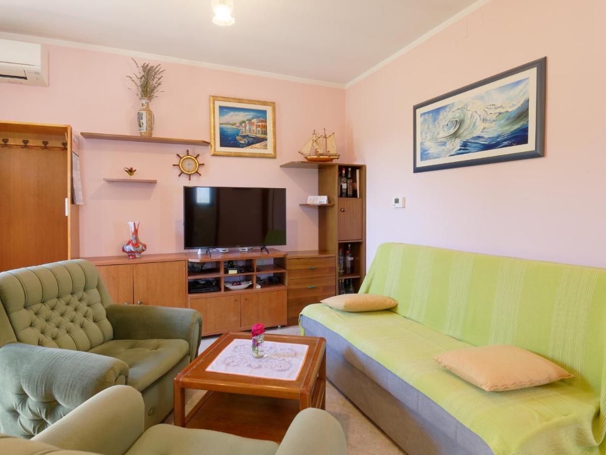 Apartment Laganis Plovanija المظهر الخارجي الصورة