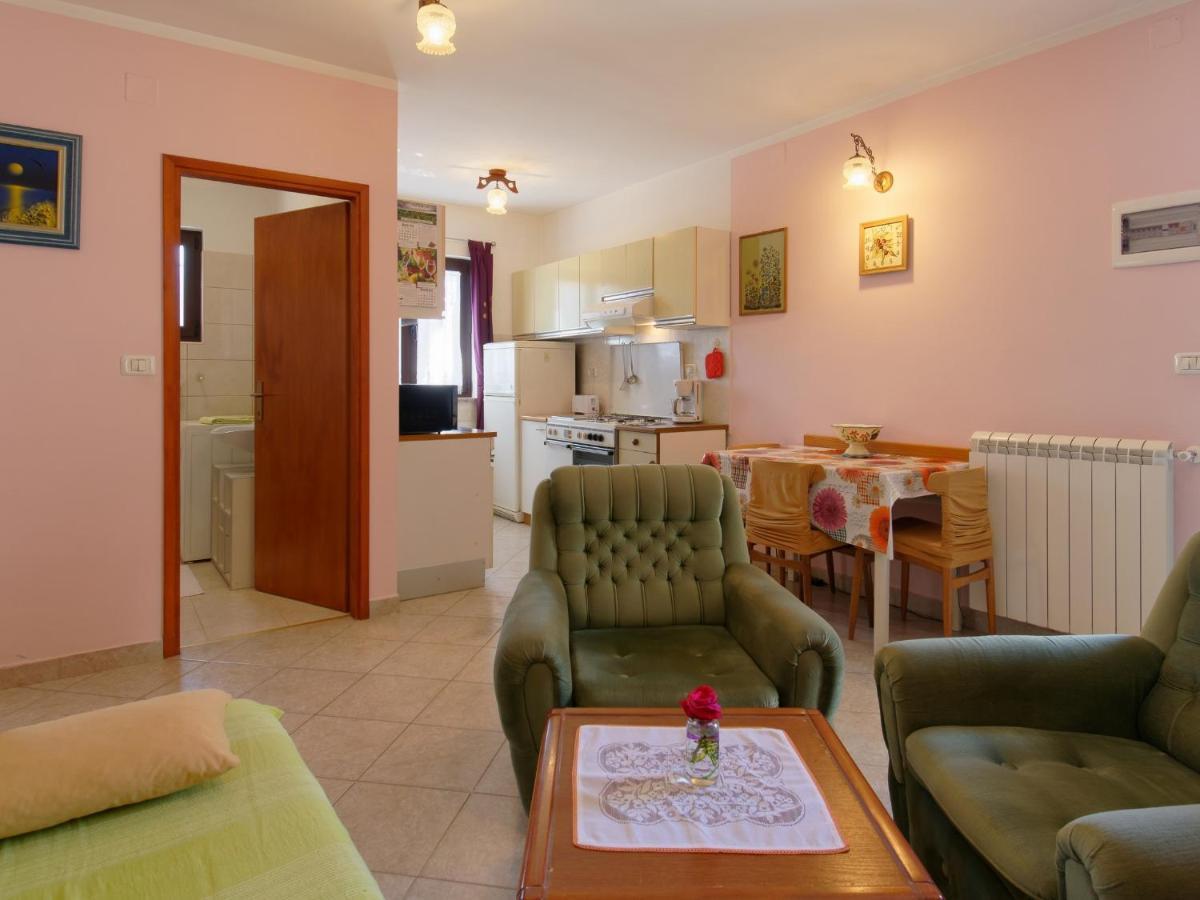 Apartment Laganis Plovanija المظهر الخارجي الصورة
